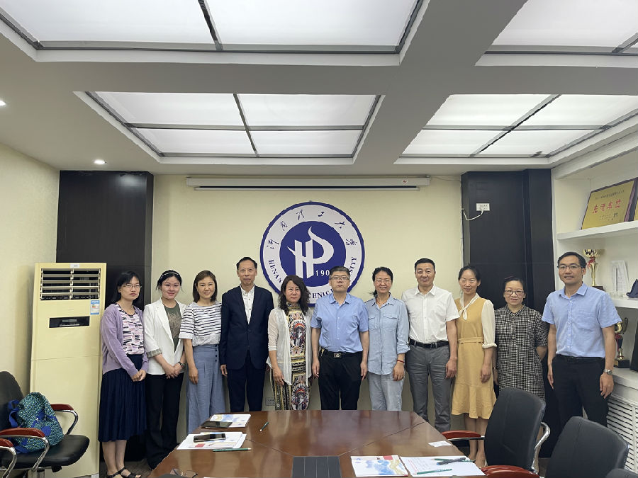 5.29 (新闻稿)海外孔子学堂网校校长一行莅校访问照片.jpg